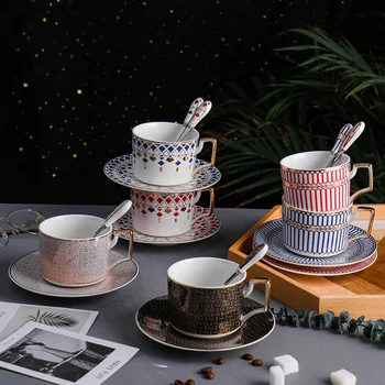 Керамическая кофейная чашка и набор тарелок Европейский маленький роскошный английский набор чашек для послеобеденного чая черная бытовая простая чашка из костяного фарфора